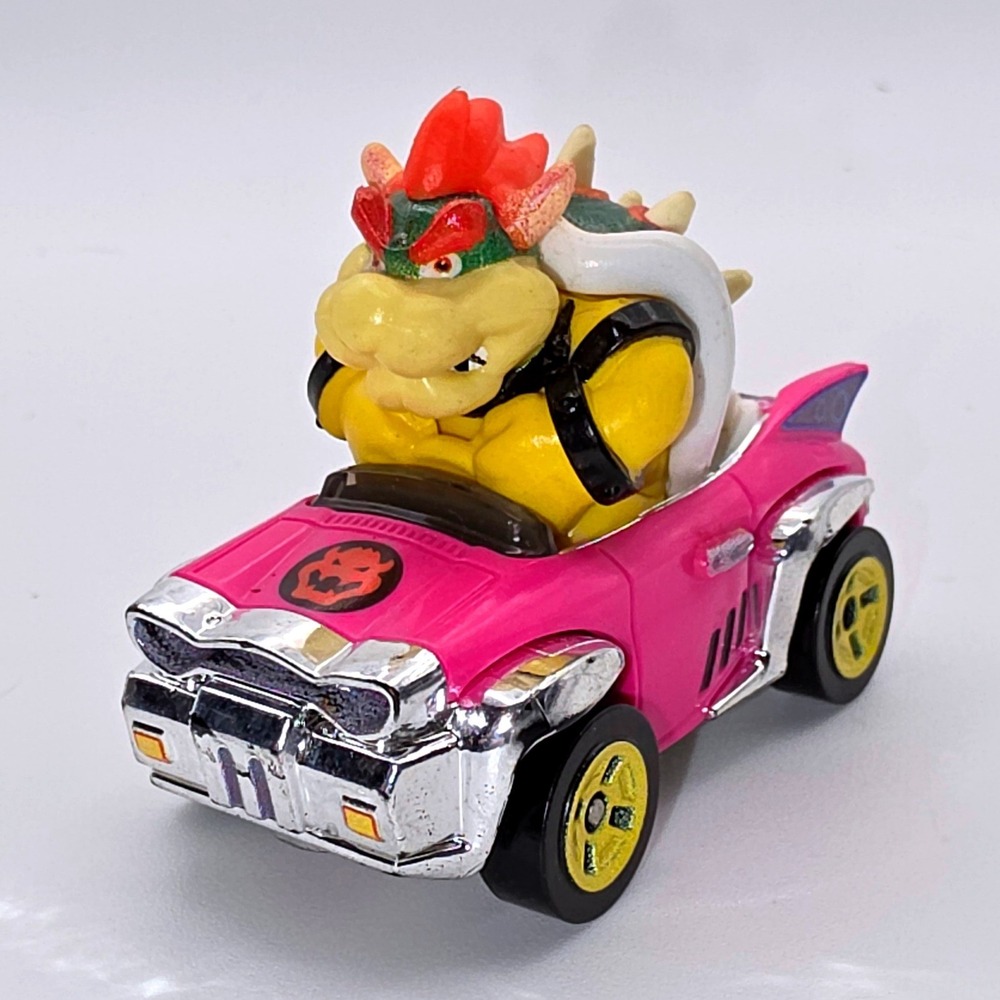Hot Wheels Bowser Badwagon 1/64 Pink Good 2018 Mario Kart Collectible
